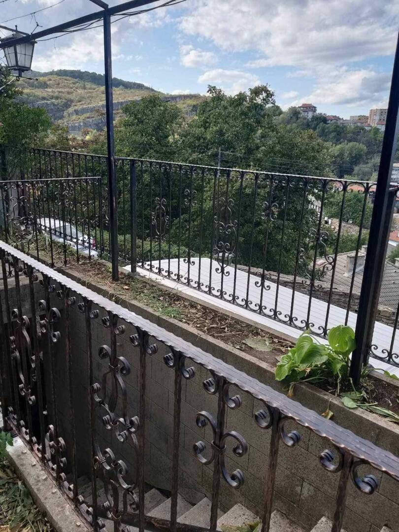 IMG-1e1002e9c6678b0b9ebc5d593c00323d-V