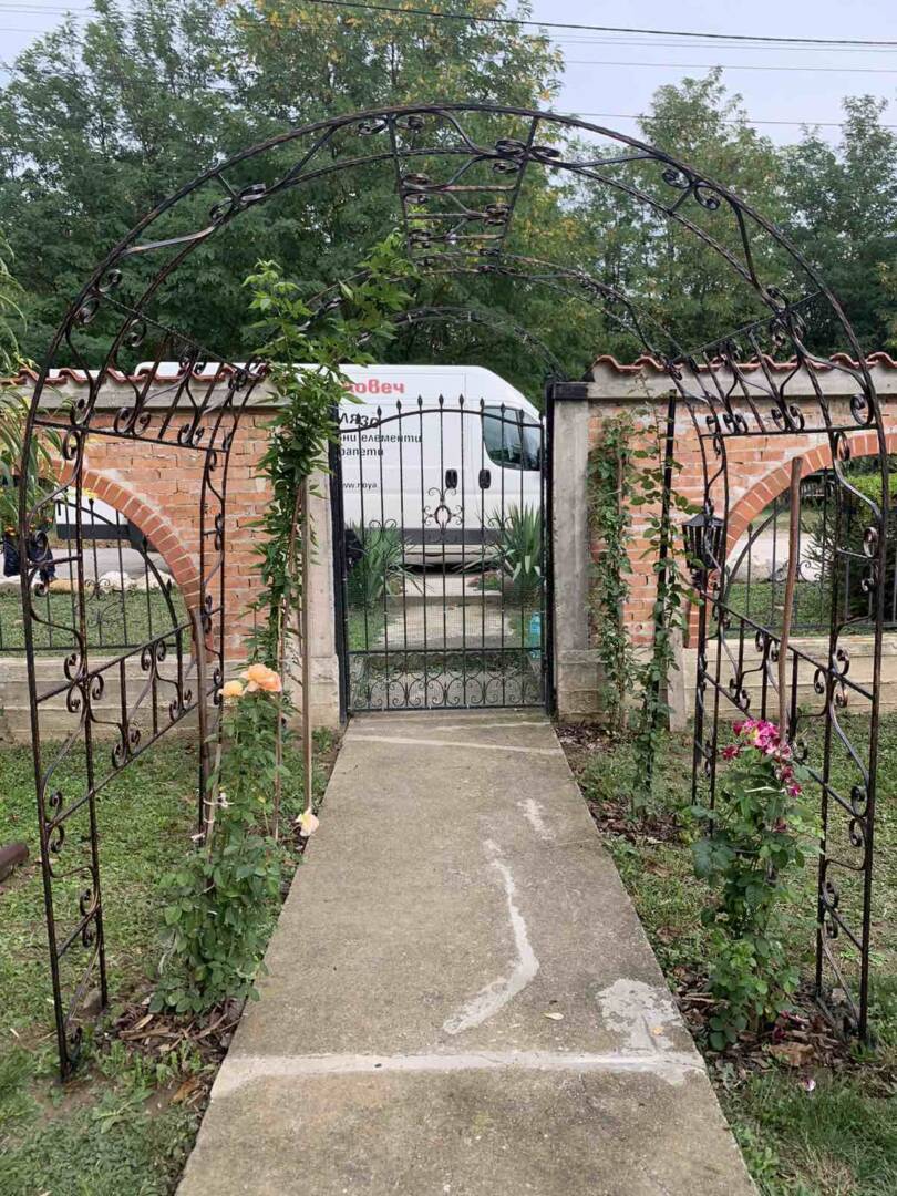 IMG-2e4067f91ce550fc55743e3a38619577-V