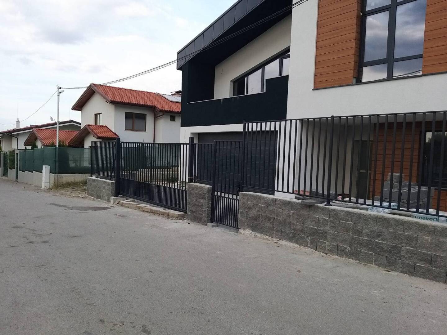 IMG-7a84c1726780d8185a6d95602c8ab8e7-V